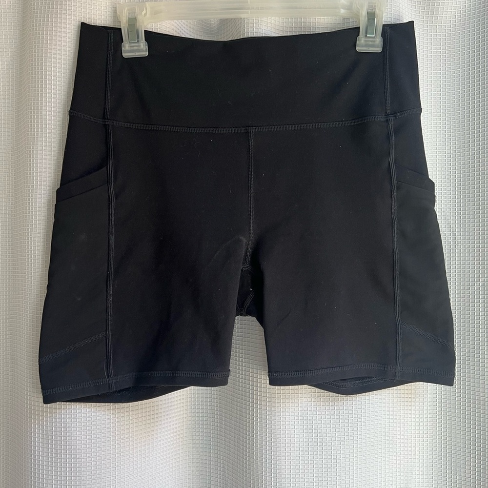 Fabletics Highwaisted Powerhold On-the-go 6” Short Black Size Large (Women’s 10)